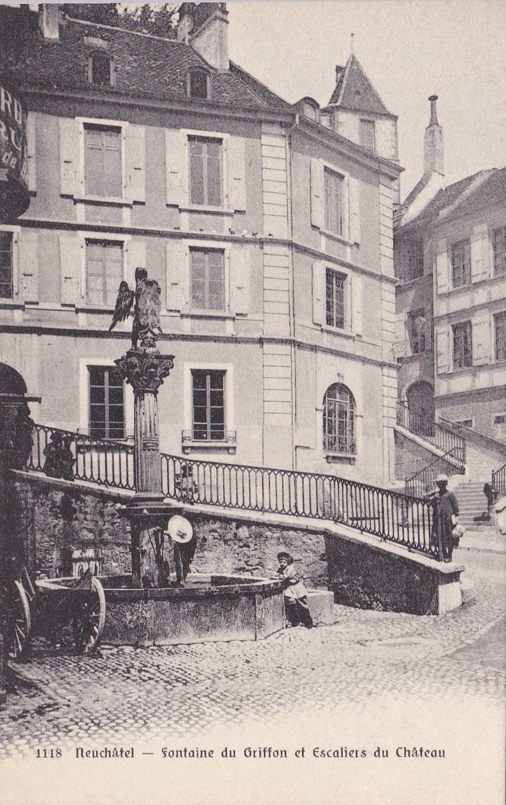 Neuchatel_Fontaine_du_Griffon_Escaliers_du_Chateau_env.-1910_CDU