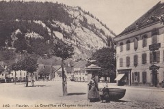 Fleurier_Grande_Rue_et_Chapeau_Napoleon_1910_CDU